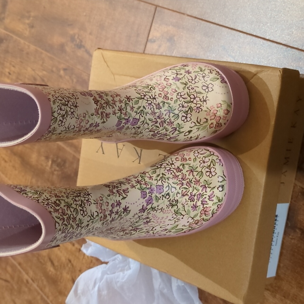 Brand New in Box Jamie Kay Rubber Gumboots -April Eggnog pattern